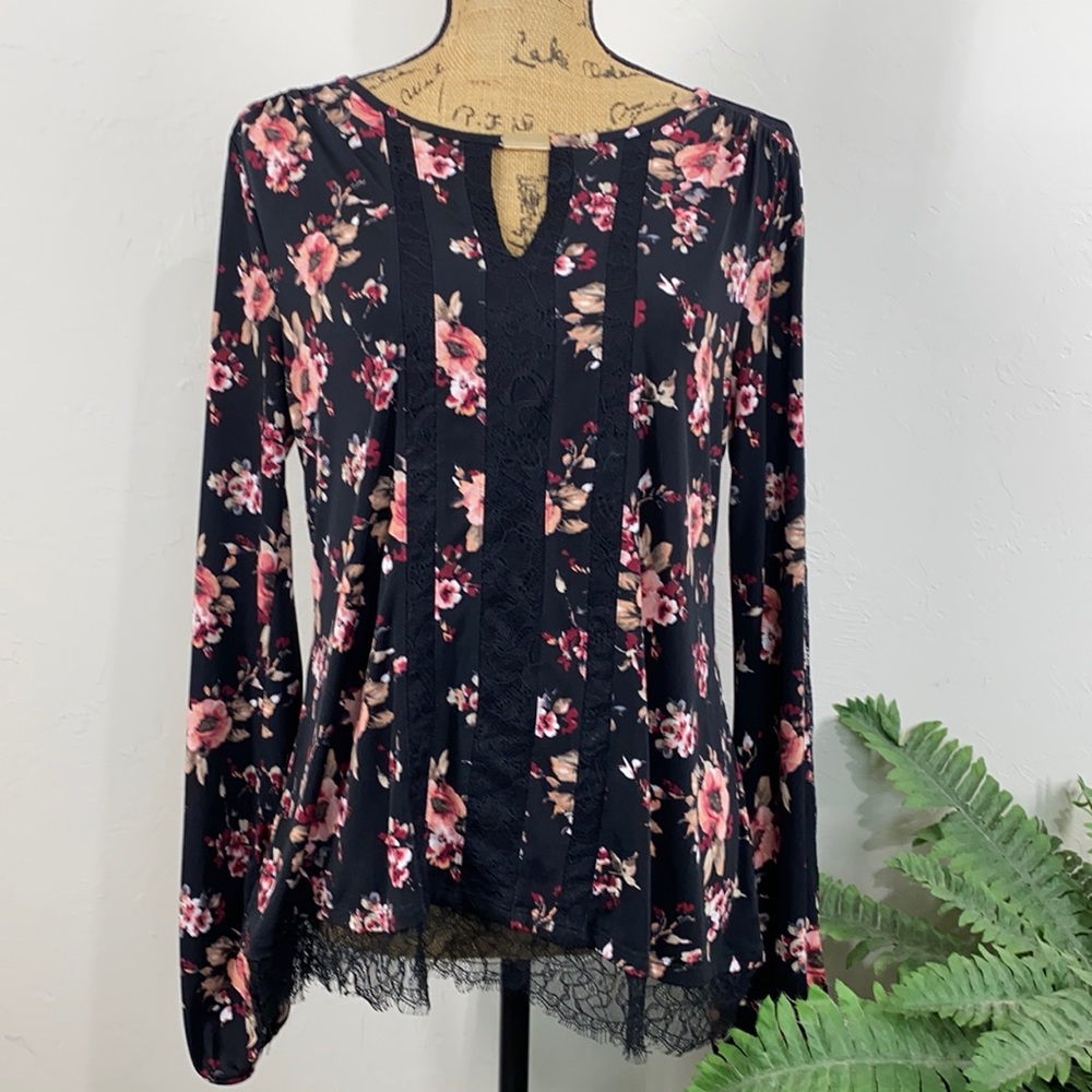 White House Black Market Floral & Lace Eyelash Blouse - Picture 3 of 14